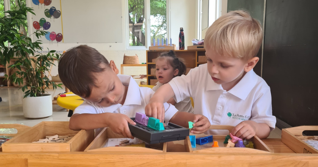 lợi ích của trò chơi mô phỏng ở trẻ em