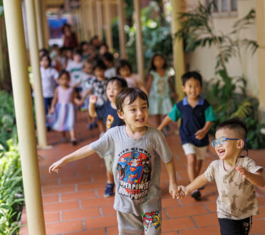 Qu'est-ce que l'apprentissage par le jeu dans le développement de l'enfant ?