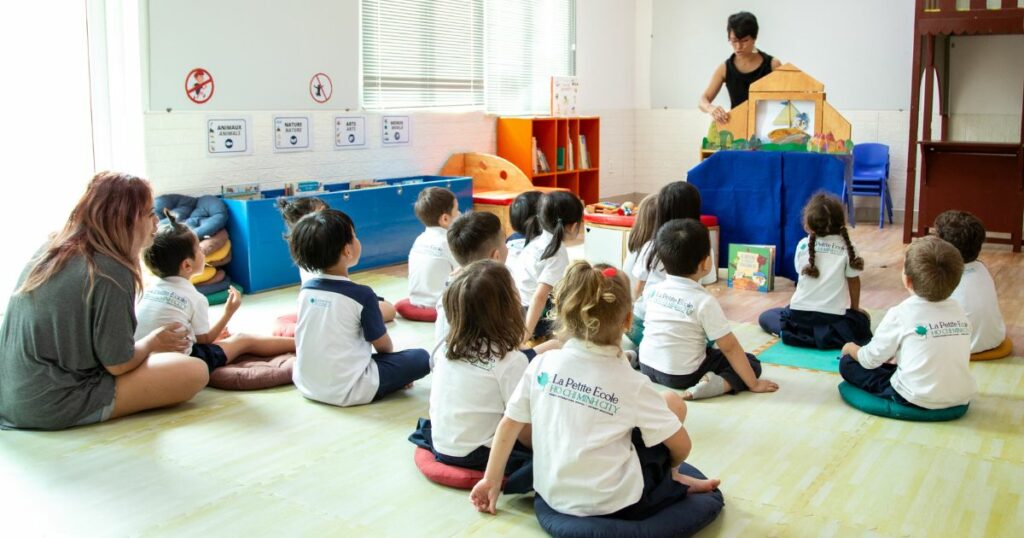 La Petite Ecole tạo môi trường giao tiếp giúp trẻ phát triển ngôn ngữ