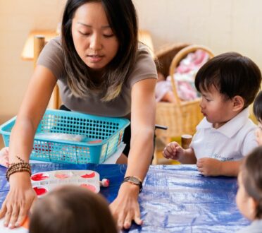 Right Brain Education: Enhance the Creative Side for Children in 8 Effective Ways