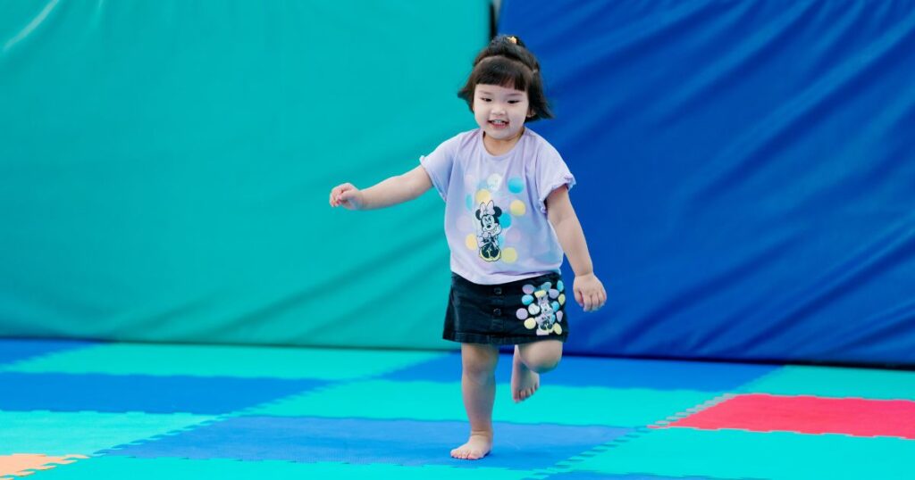 rèn kỹ năng vận động thô cho trẻ
