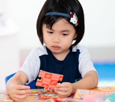Vận Động Tinh Là Gì? Vai Trò Và Cách Phát Triển Kỹ Năng Này Cho Trẻ Từ Sớm