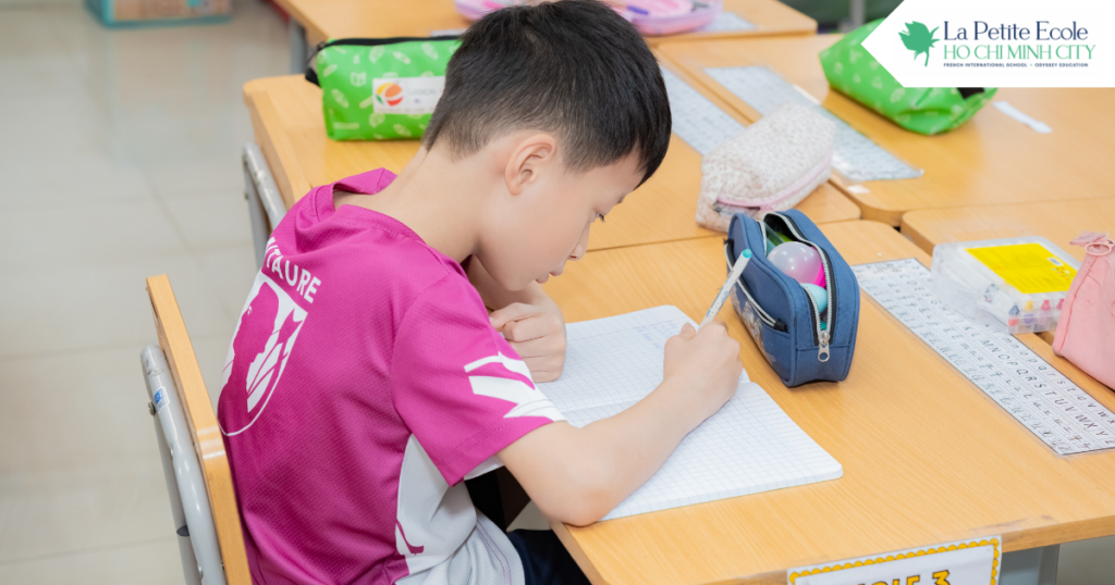 hoạt động học ngữ pháp cho trẻ